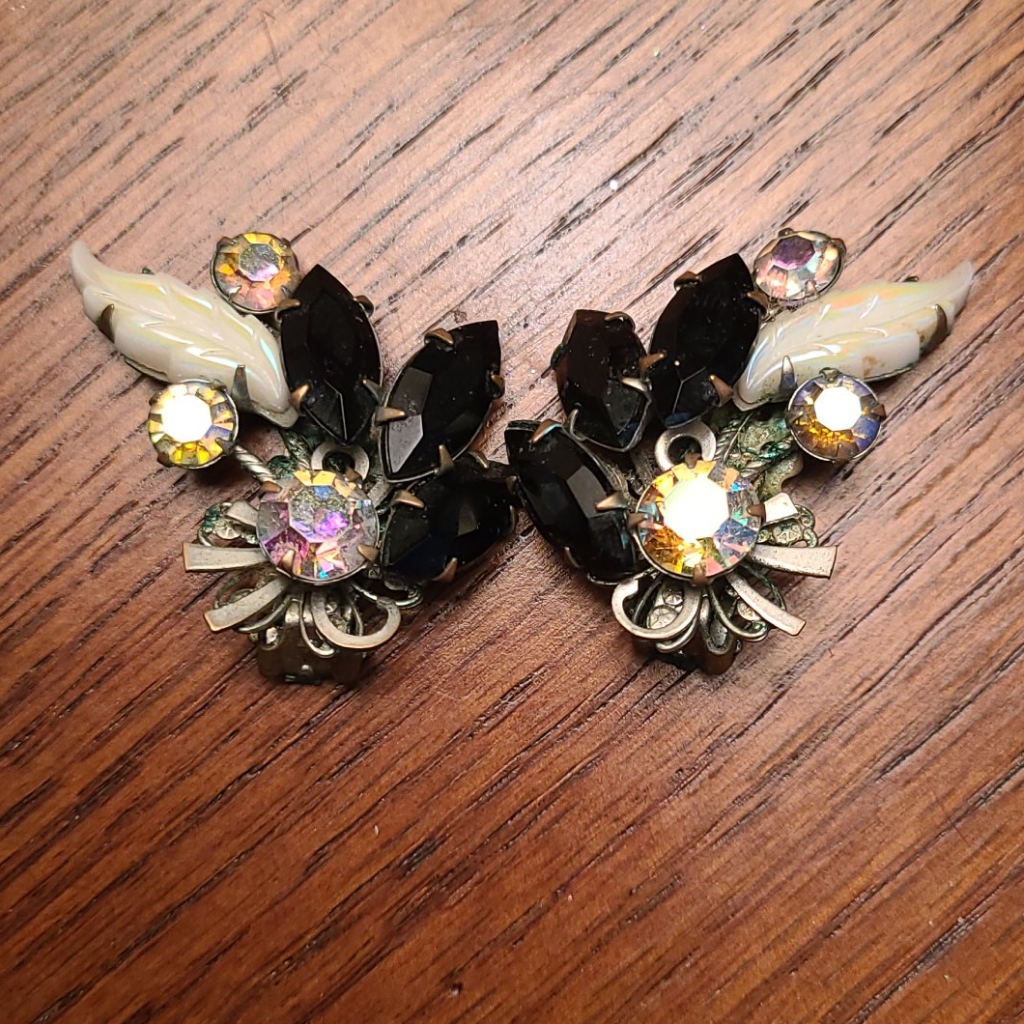 Vintage Beau Jewels Clip On Earrings